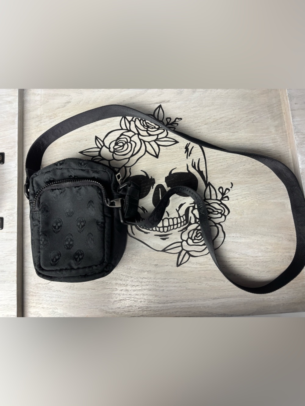 Alexander McQueen Black Skull-Print Crossbody Pouch